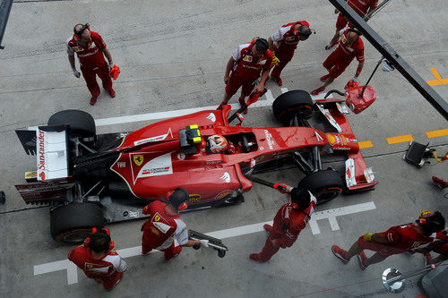 Kimi Raikkonen en la calle de boxes de Sepang