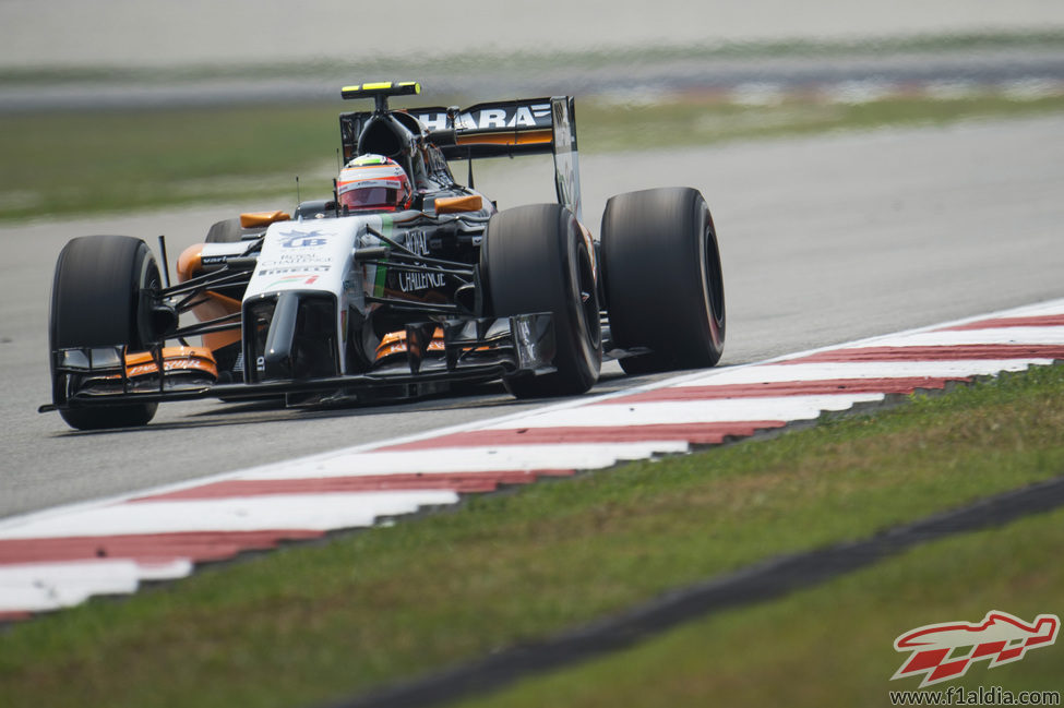 Sergio Pérez rodó menos de lo previsto en la jornada del viernes en Sepang