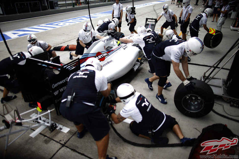 Cambio de gomas para Felipe Massa