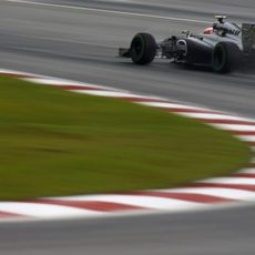 Kevin Magnussen rueda con los intermedios