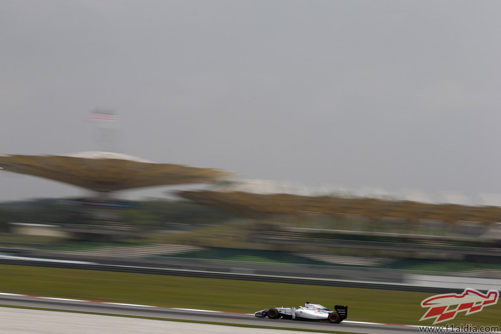 Felipe Massa rueda con los neumáticos duros