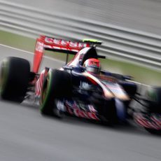 Kvyat rueda bajo lluvia de Sepang