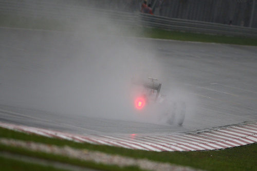 Esteban Gutiérrez acelera al máximo en la recta de meta