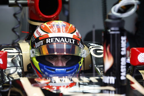 Pastor Maldonado en su box