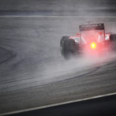 Max Chilton trata de sobrevivir bajo el agua de Sepang