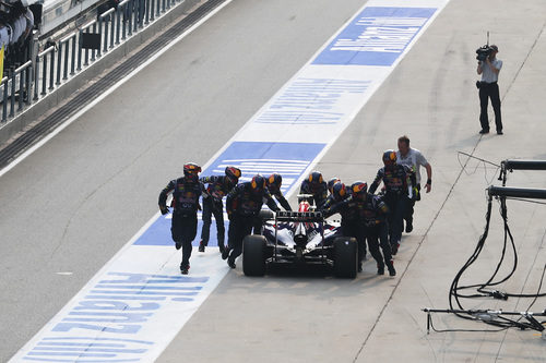El equipo Red Bull recupera el RB10 de Daniel Ricciardo