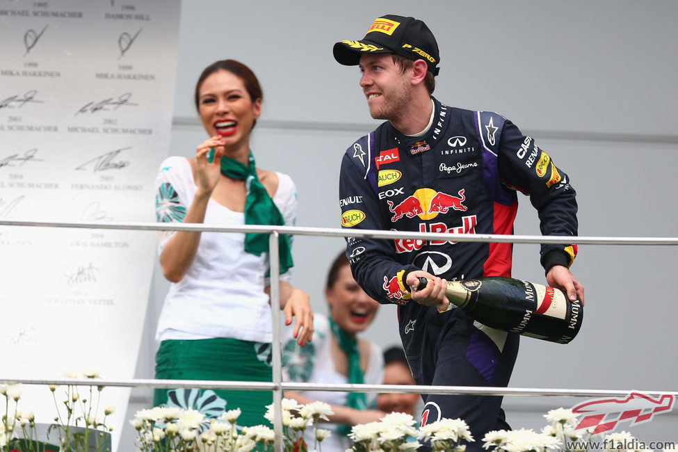 Champán para Sebastian Vettel en Sepang