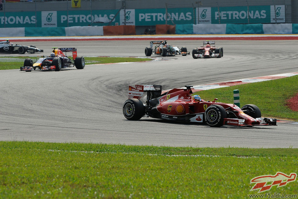 Curva a izquierdas para Fernando Alonso