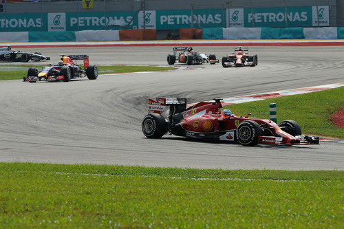 Curva a izquierdas para Fernando Alonso