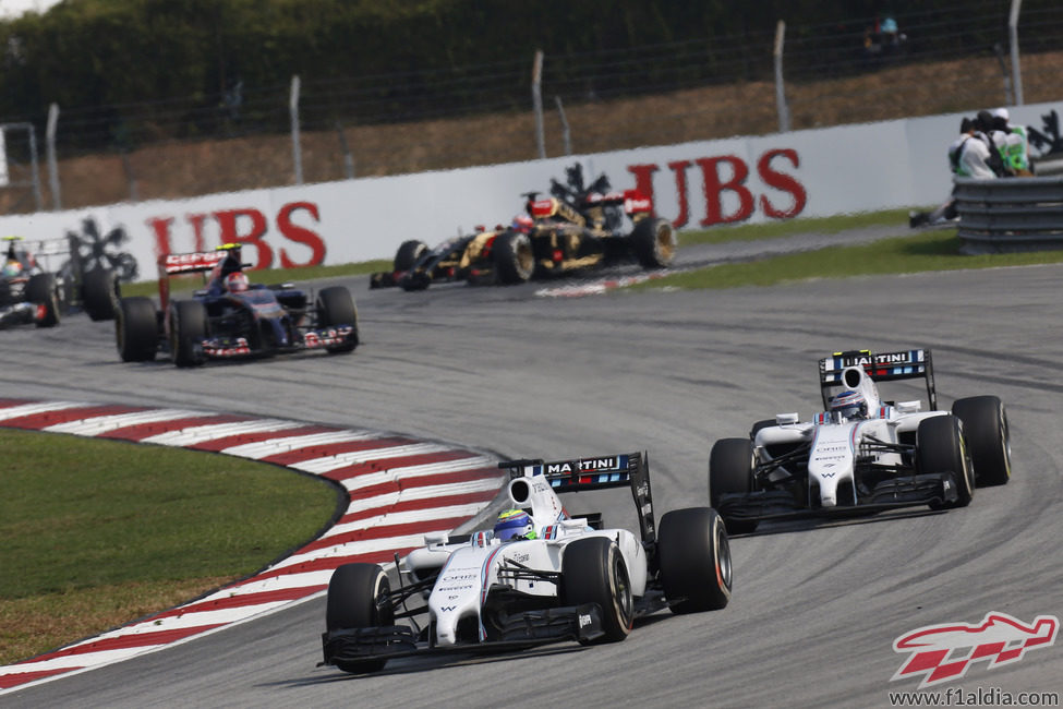 Felipe Massa ignora las órdenes de equipo