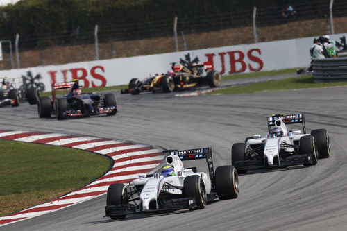 Felipe Massa ignora las órdenes de equipo