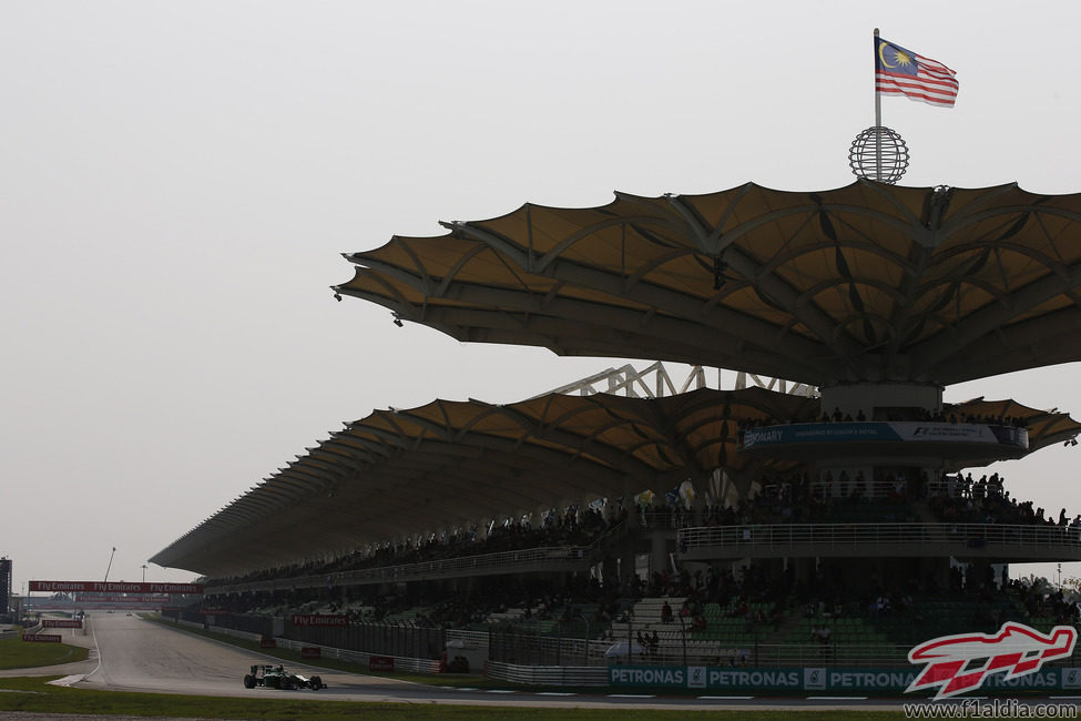 Kamui Kobayashi en la recta de Sepang