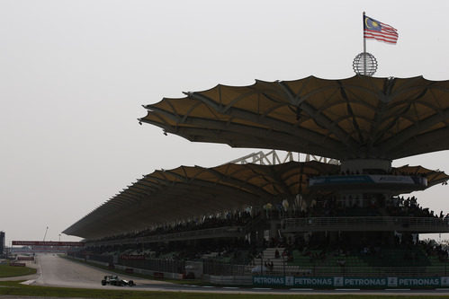 Kamui Kobayashi en la recta de Sepang