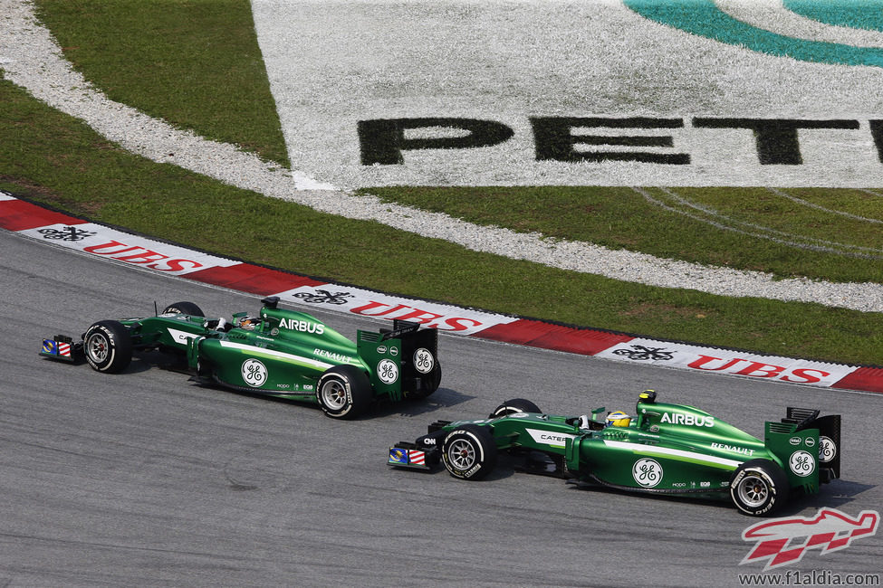 Los dos pilotos de Caterham en Sepang