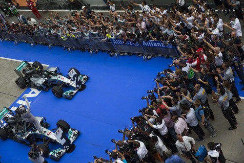 Gran recibimiento a los dos Mercedes en Malasia