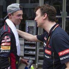 Daniil Kvyat y James Key hablan tras el GP de Malasia