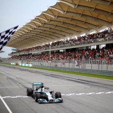 Lewis Hamilton gana el GP de Malasia 2014