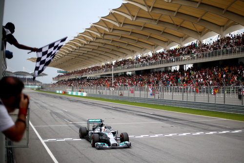 Lewis Hamilton gana el GP de Malasia 2014
