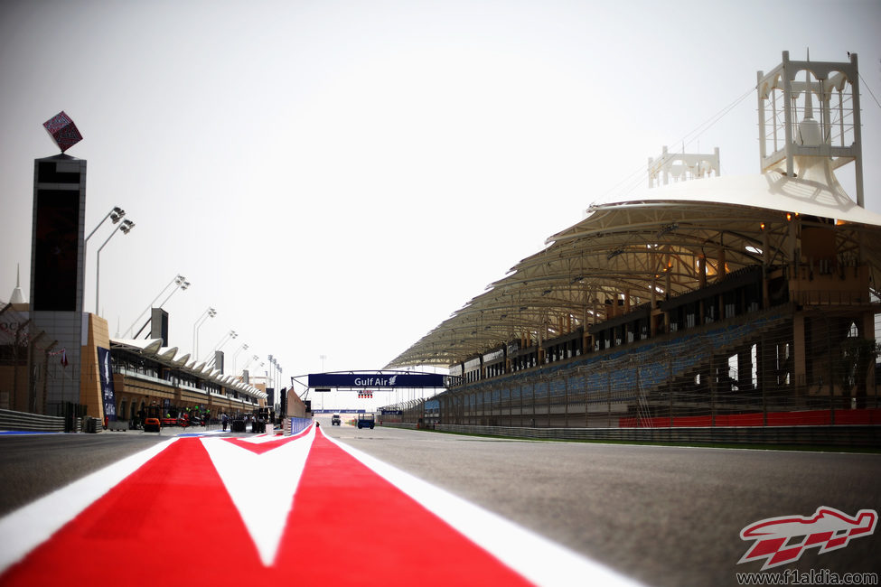 Recta principal del circuito de Sakhir, en Baréin