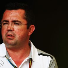 Eric Boullier, en el paddock de Baréin