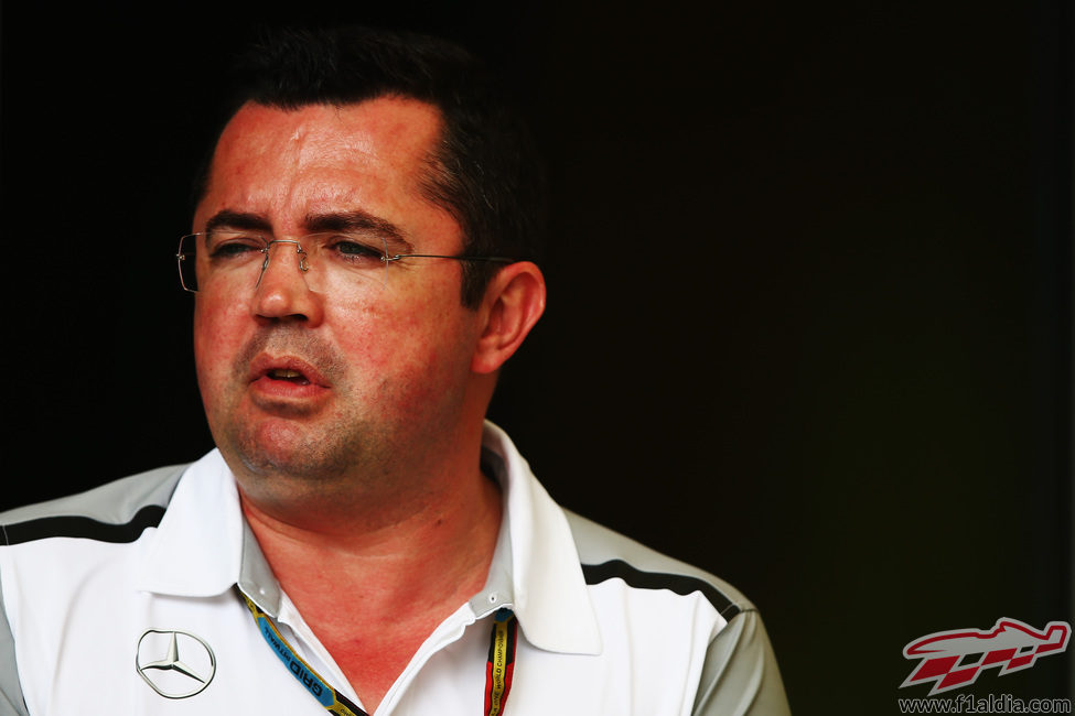 Eric Boullier, en el paddock de Baréin