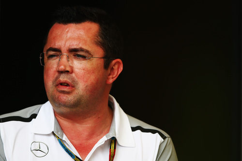 Eric Boullier, en el paddock de Baréin