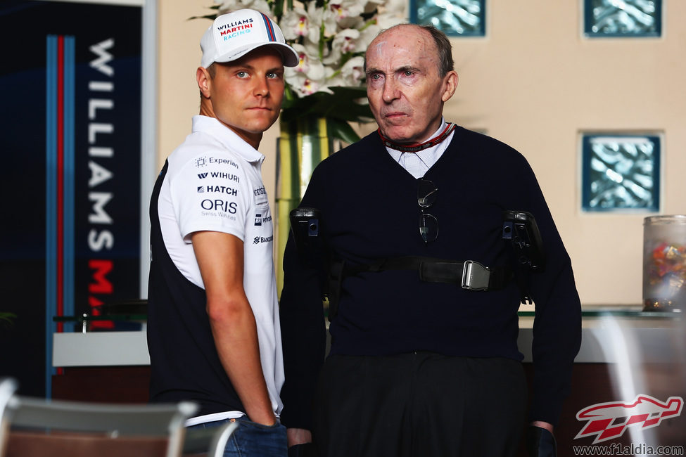 Valtteri Bottas, junto a Frank Williams