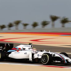 Felipe Nasr rueda con el FW36 en Baréin