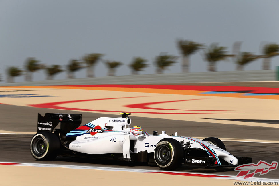 Felipe Nasr rueda con el FW36 en Baréin