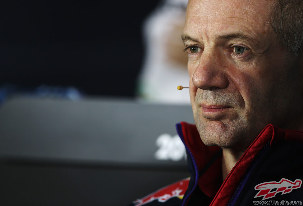 Adrian Newey, en rueda de prensa