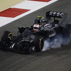 Kevin Magnussen pasándose de frenada