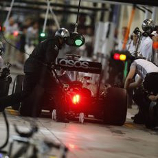 Jenson Button preparando un pit stop