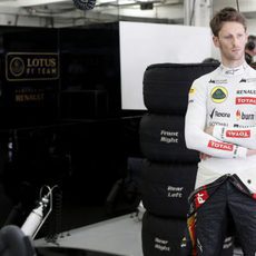Romain Grosjean esperando que arreglen el problema de su coche
