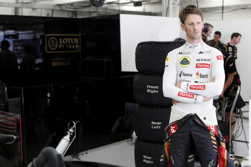 Romain Grosjean esperando que arreglen el problema de su coche