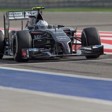 Giedo van der Garde rodando en Baréin