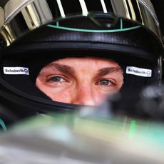 Mirada atenta de Nico Rosberg