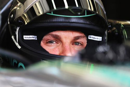 Mirada atenta de Nico Rosberg