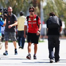 Fernando Alonso llega al circuito de Sakhir