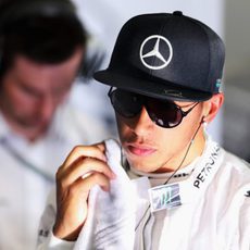 Lewis Hamilton, en el box de Mercedes