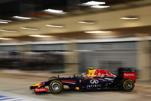 Salida de boxes de Daniel Ricciardo en Sakhir