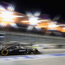 Focos de luz para Jenson Button en Sakhir