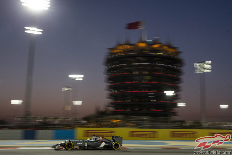 Adrian Sutil marcando tiempo en Baréin