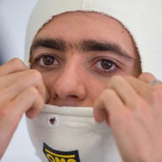 Esteban Gutiérrez se pone la ropa ignífuga