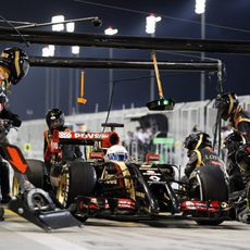 Romain Grosjean en un pitstop