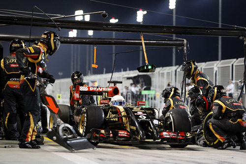 Romain Grosjean en un pitstop