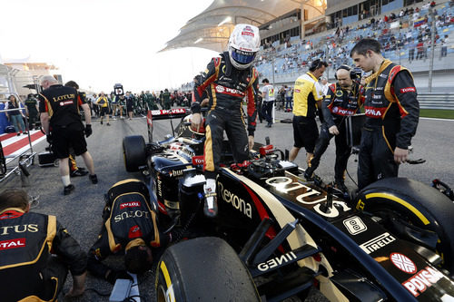 Romain Grosjean en la parrilla de salida