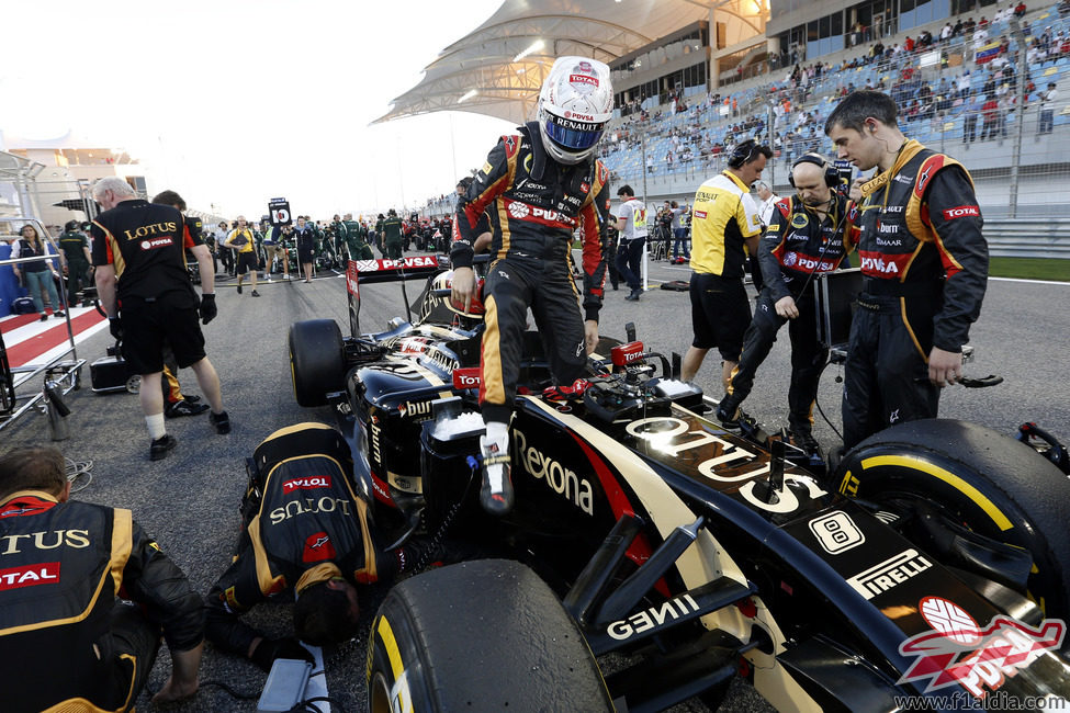 Romain Grosjean en la parrilla de salida