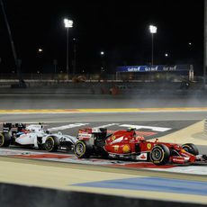 Kimi Räikkönen se defiende de Valtteri Bottas