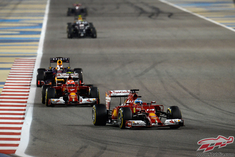 Fernando Alonso y Kimi Räikkönen en el GP de Baréin