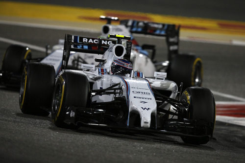 Valtteri Bottas y Felipe Massa luchan por posición